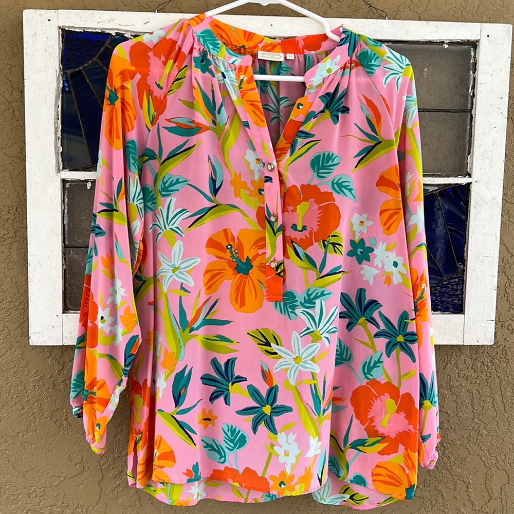 Three-quarter length silk blouse with pearlized buttons